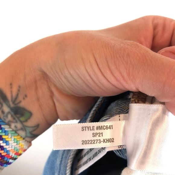 Madewell Womens Relaxed Denim Shorts Size 23 Medium Wash Distressed Cut Off - Picture 5 of 6